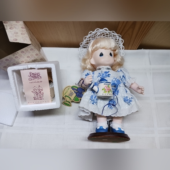 Precious Moments 1987#104817 "A Tub Full of Love" & 1995#1432 Garden of Friends - Picture 2 of 13